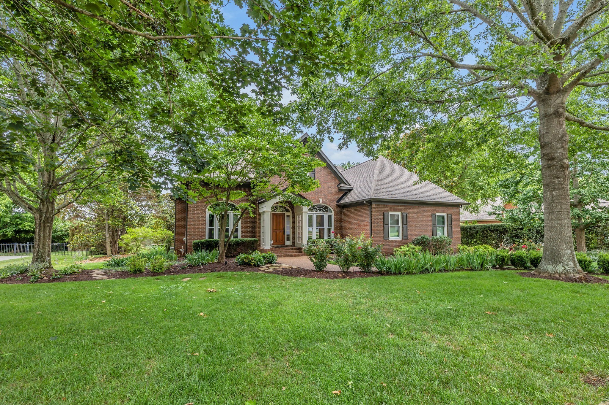 729 Harrow Ln