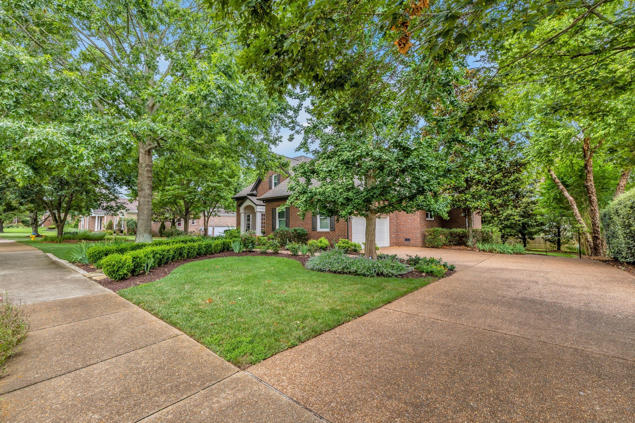729 Harrow Ln