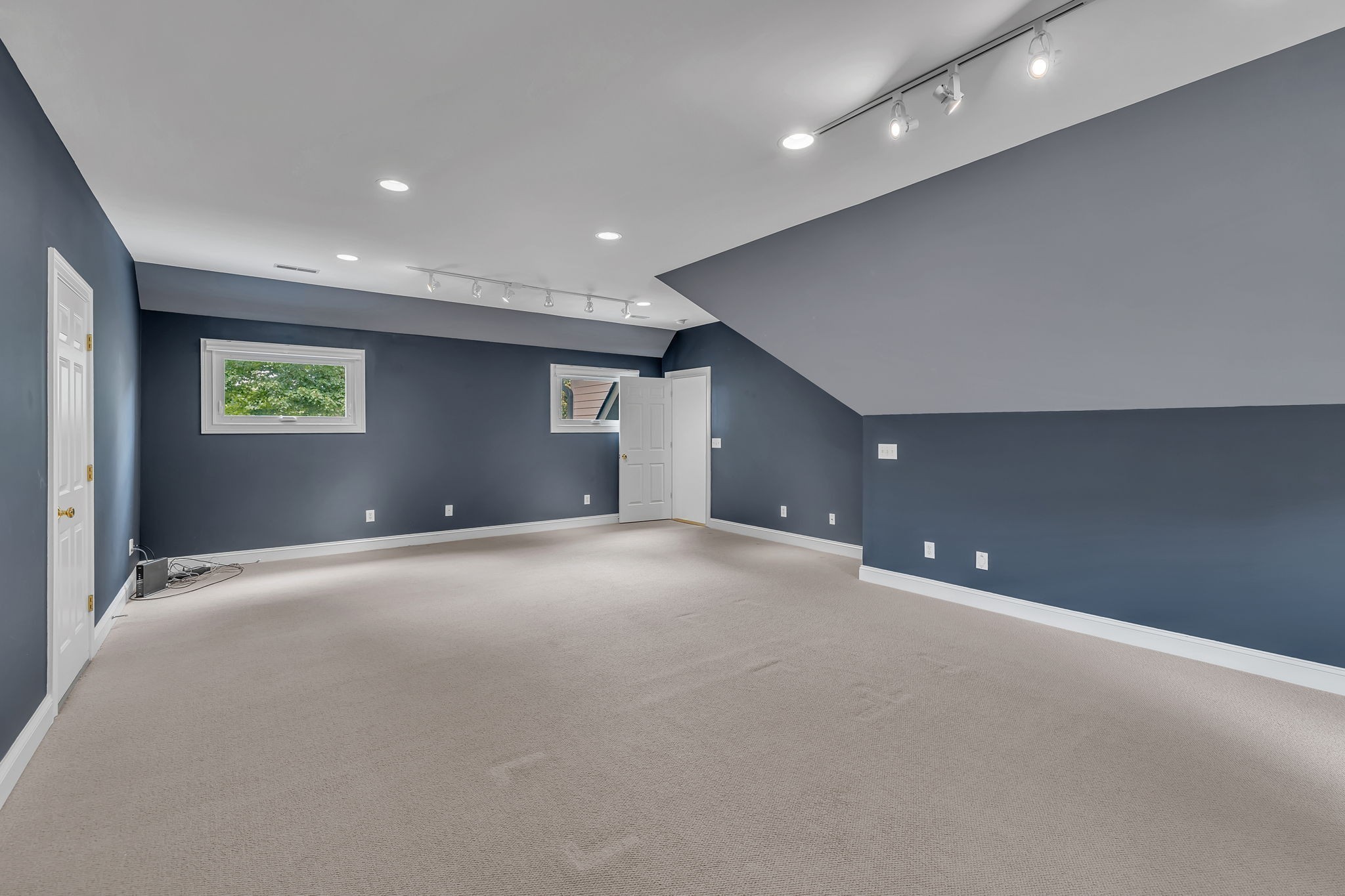 729 Harrow Ln