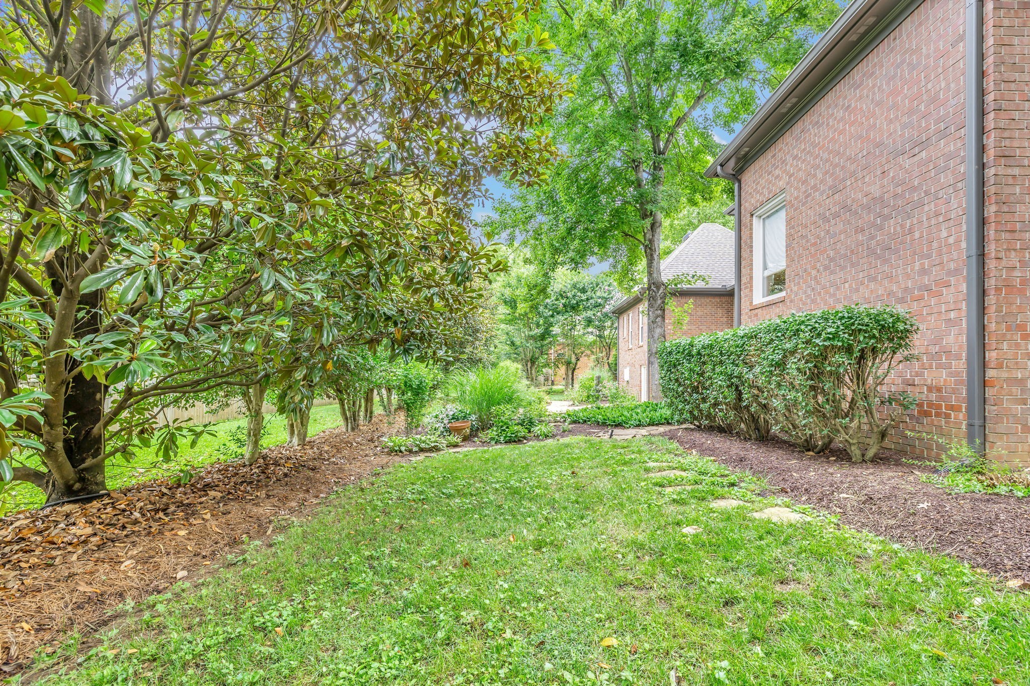 729 Harrow Ln