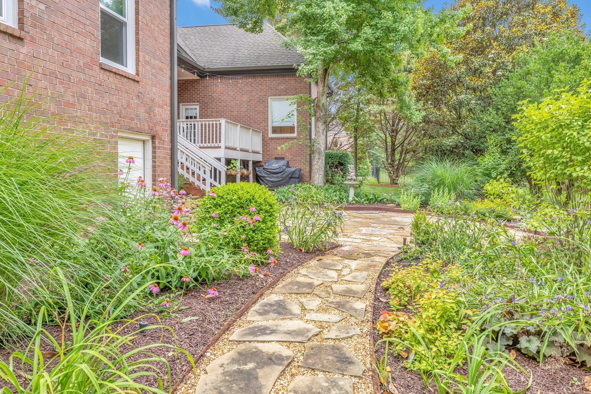 729 Harrow Ln