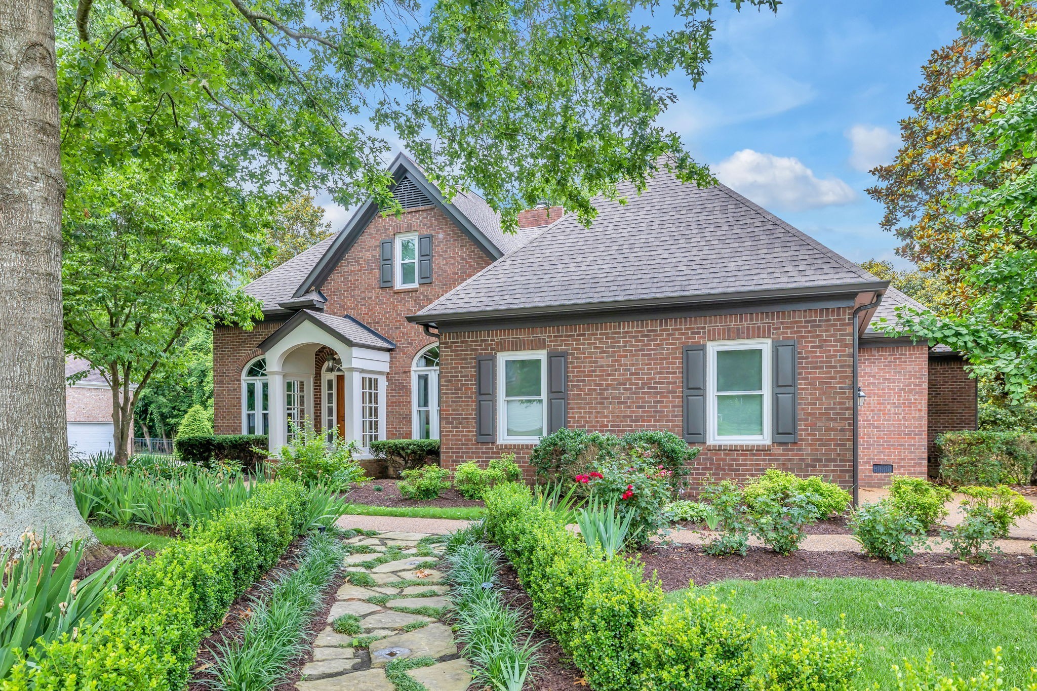 729 Harrow Ln