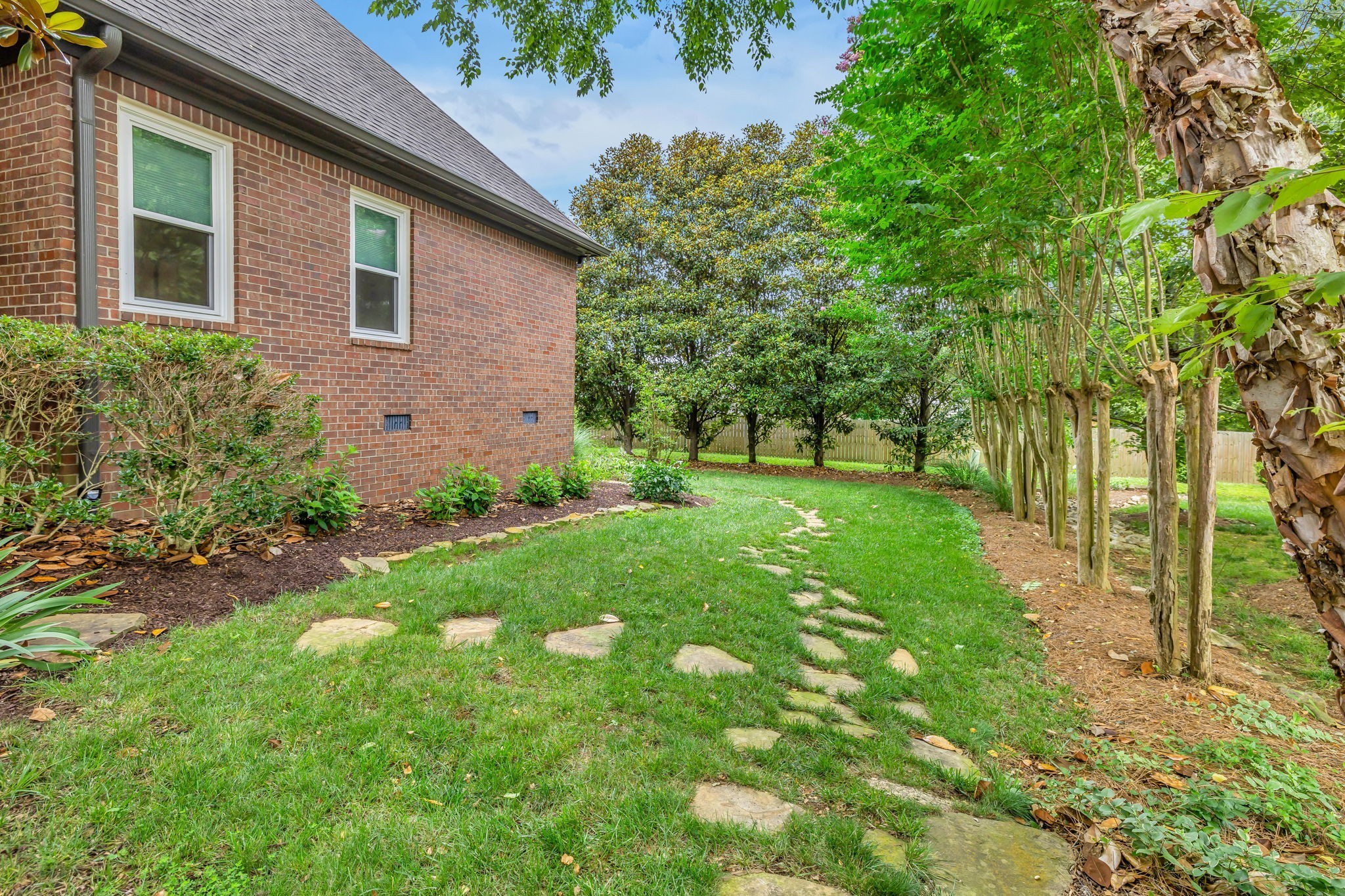 729 Harrow Ln