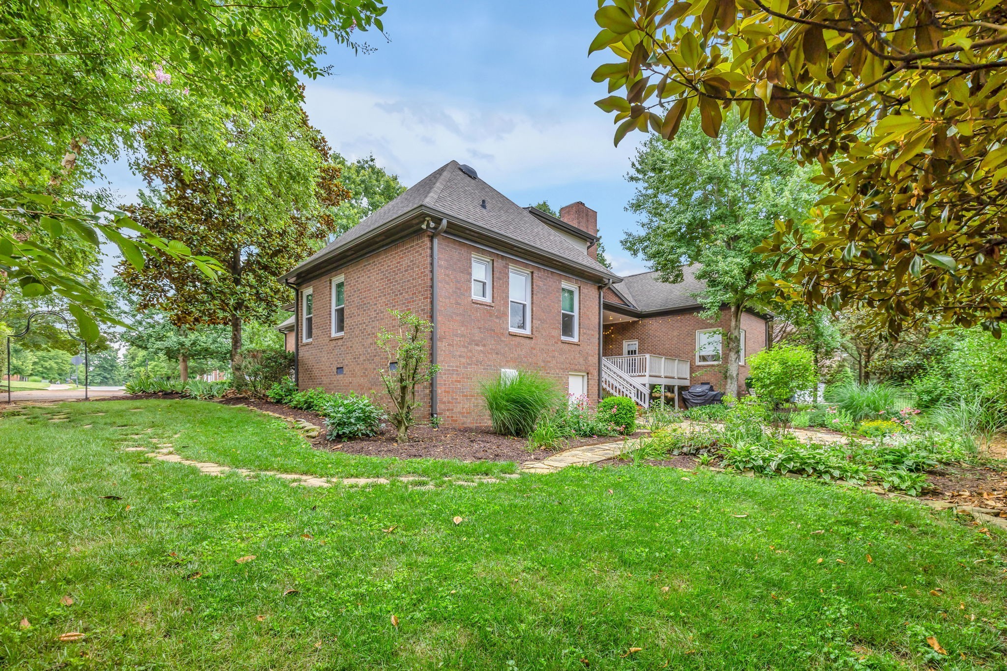 729 Harrow Ln