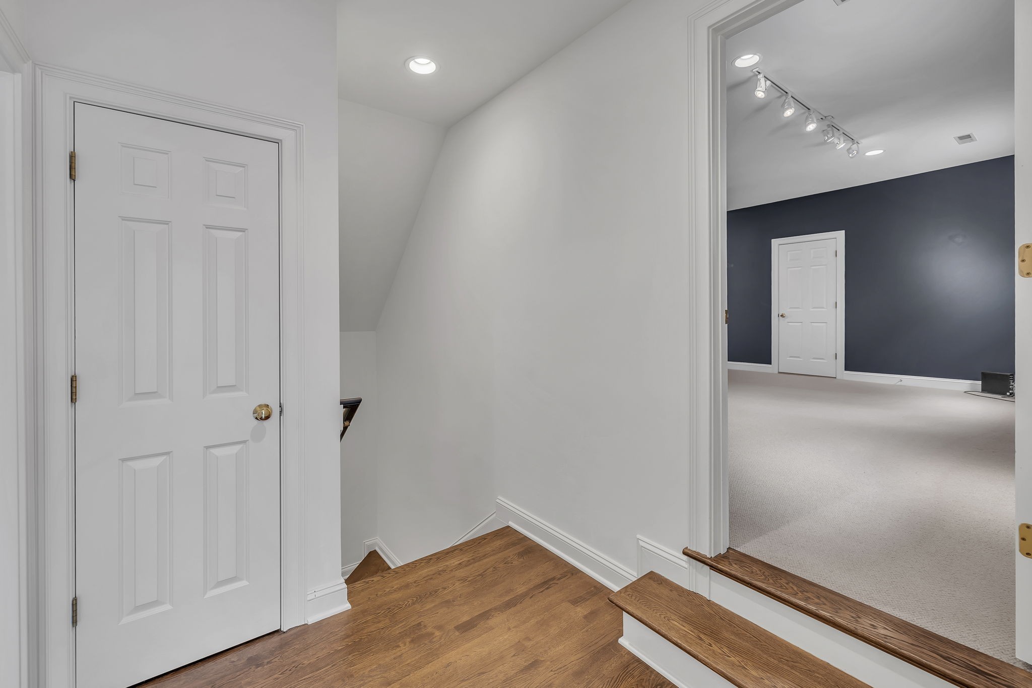 729 Harrow Ln