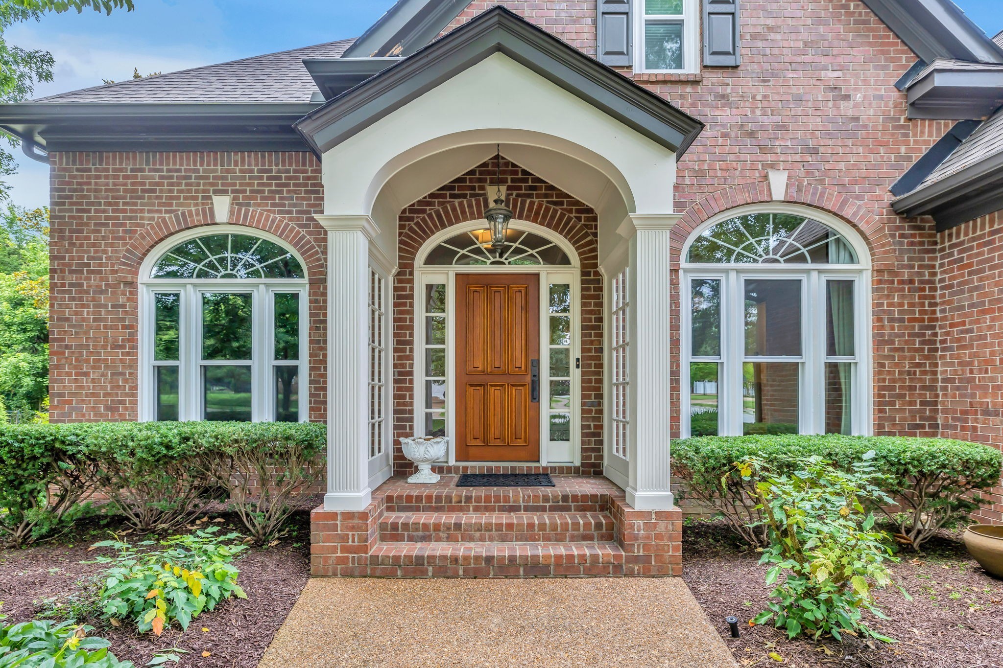 729 Harrow Ln