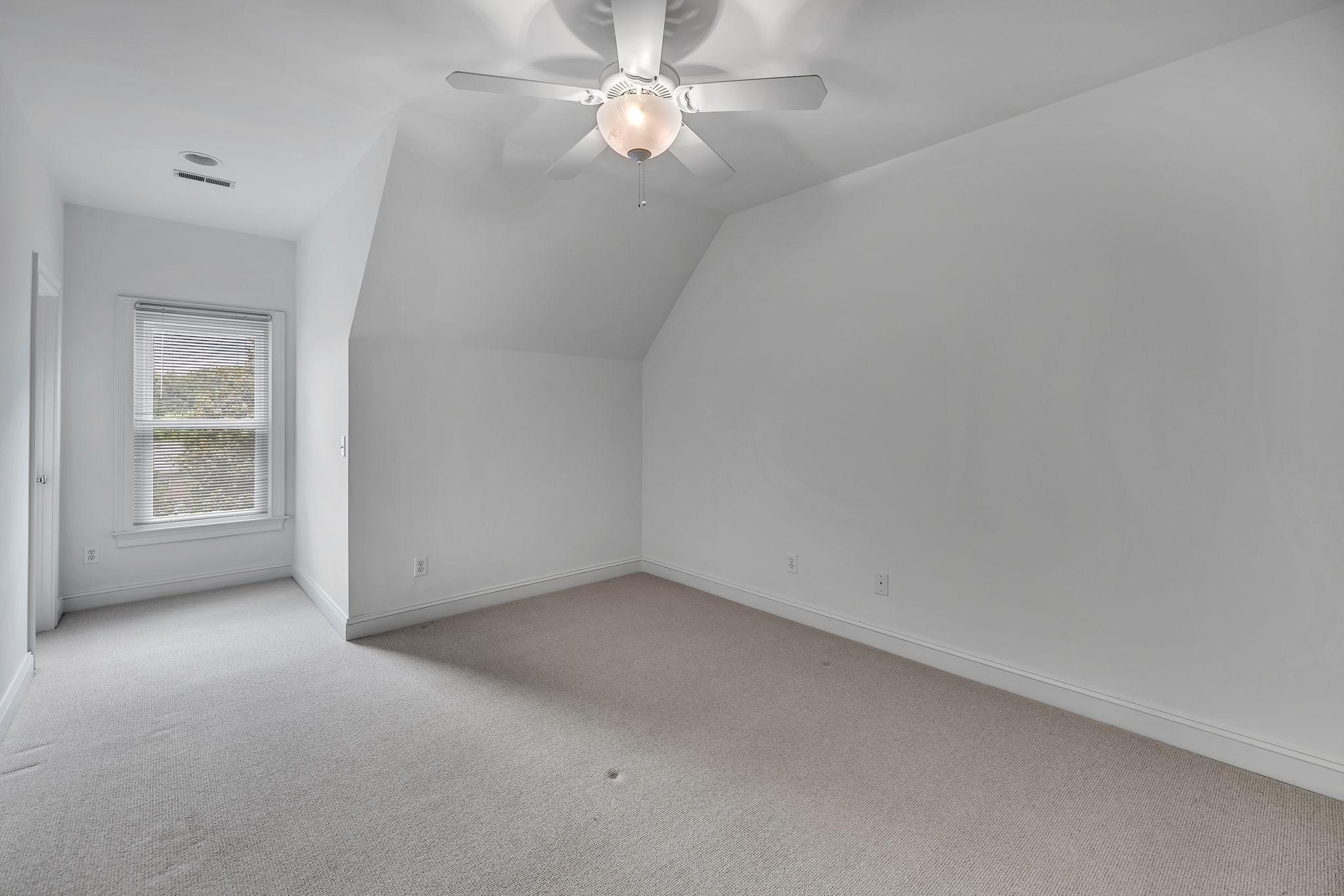 729 Harrow Ln
