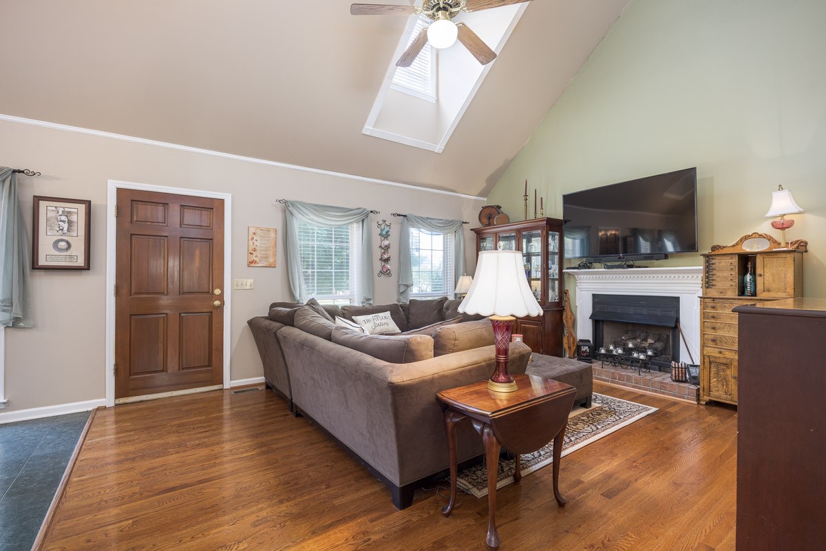 2858 Iroquois Dr