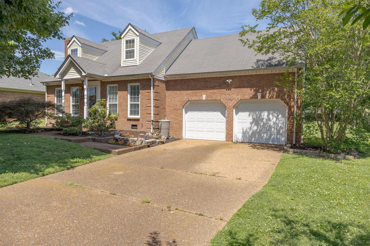 2858 Iroquois Dr