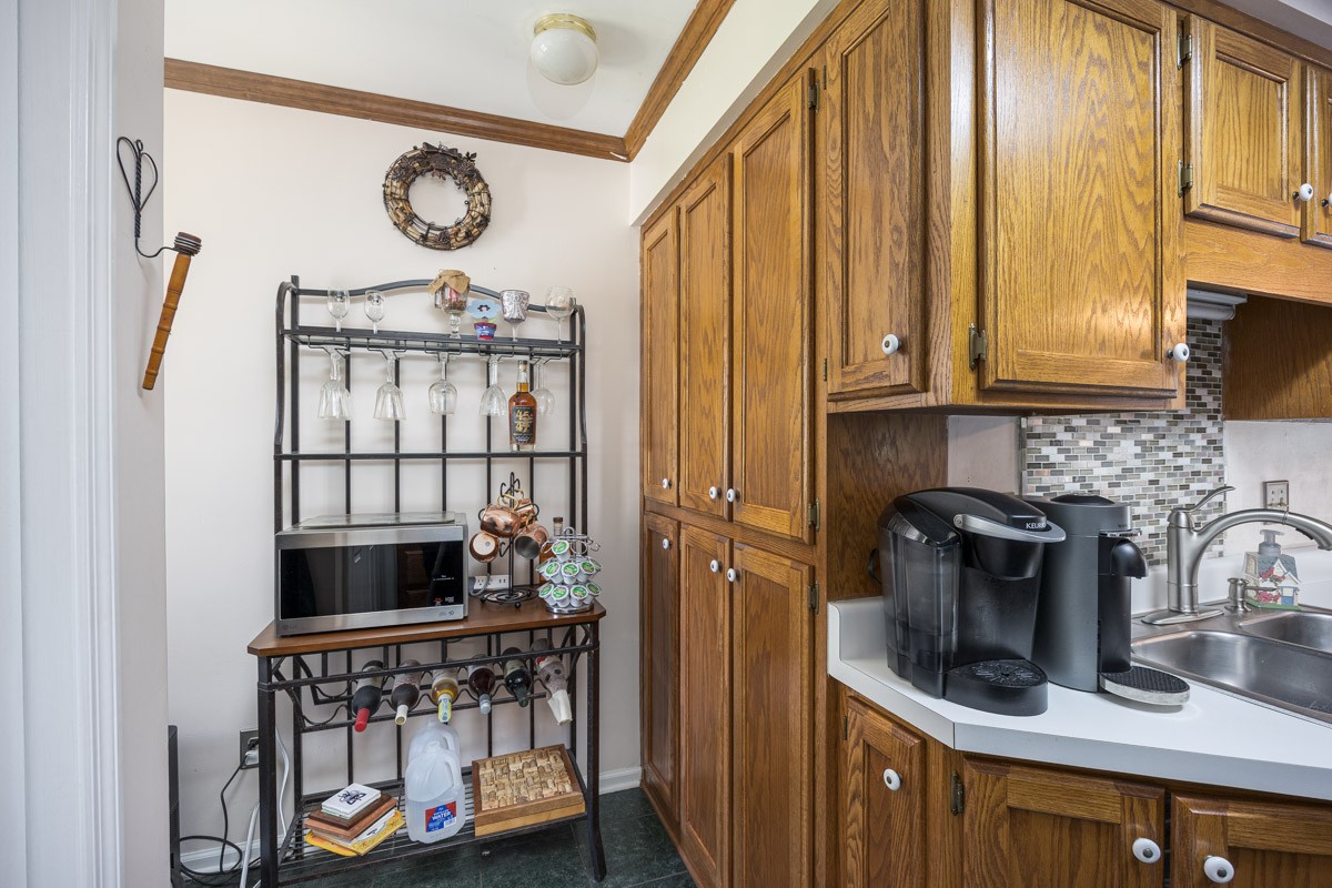 2858 Iroquois Dr