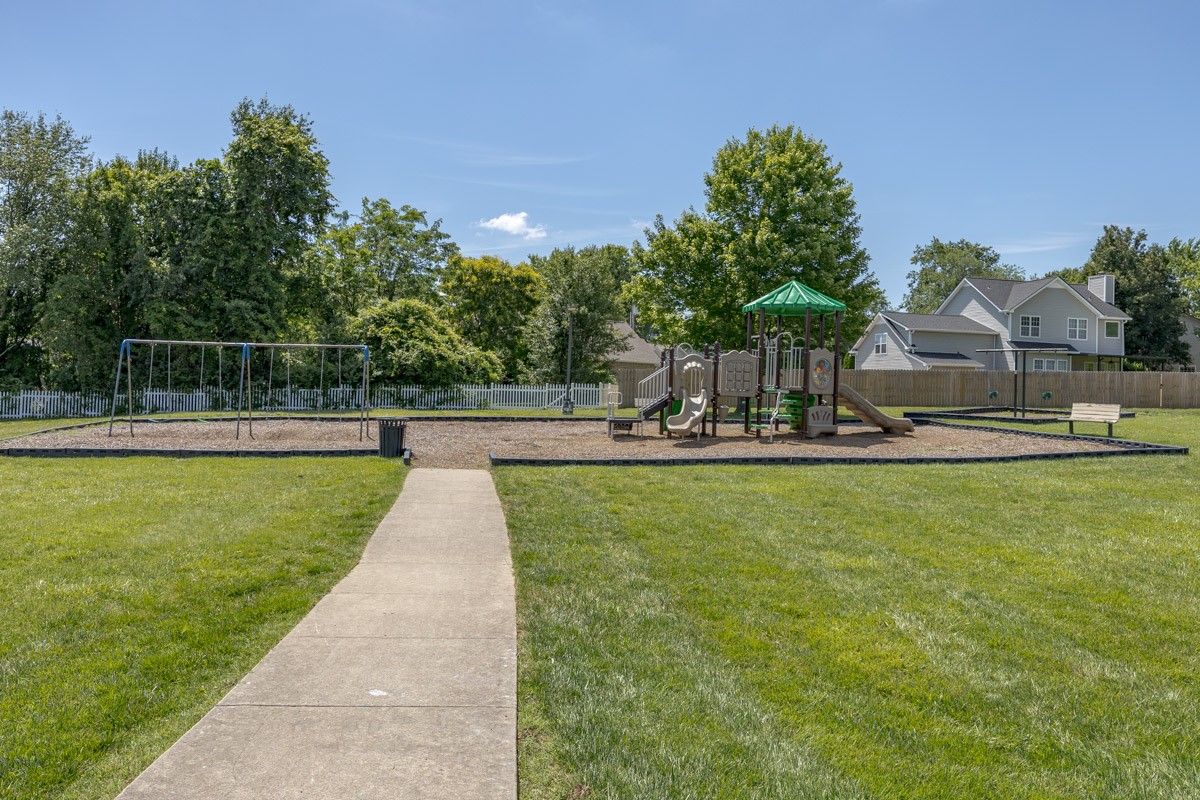 2858 Iroquois Dr