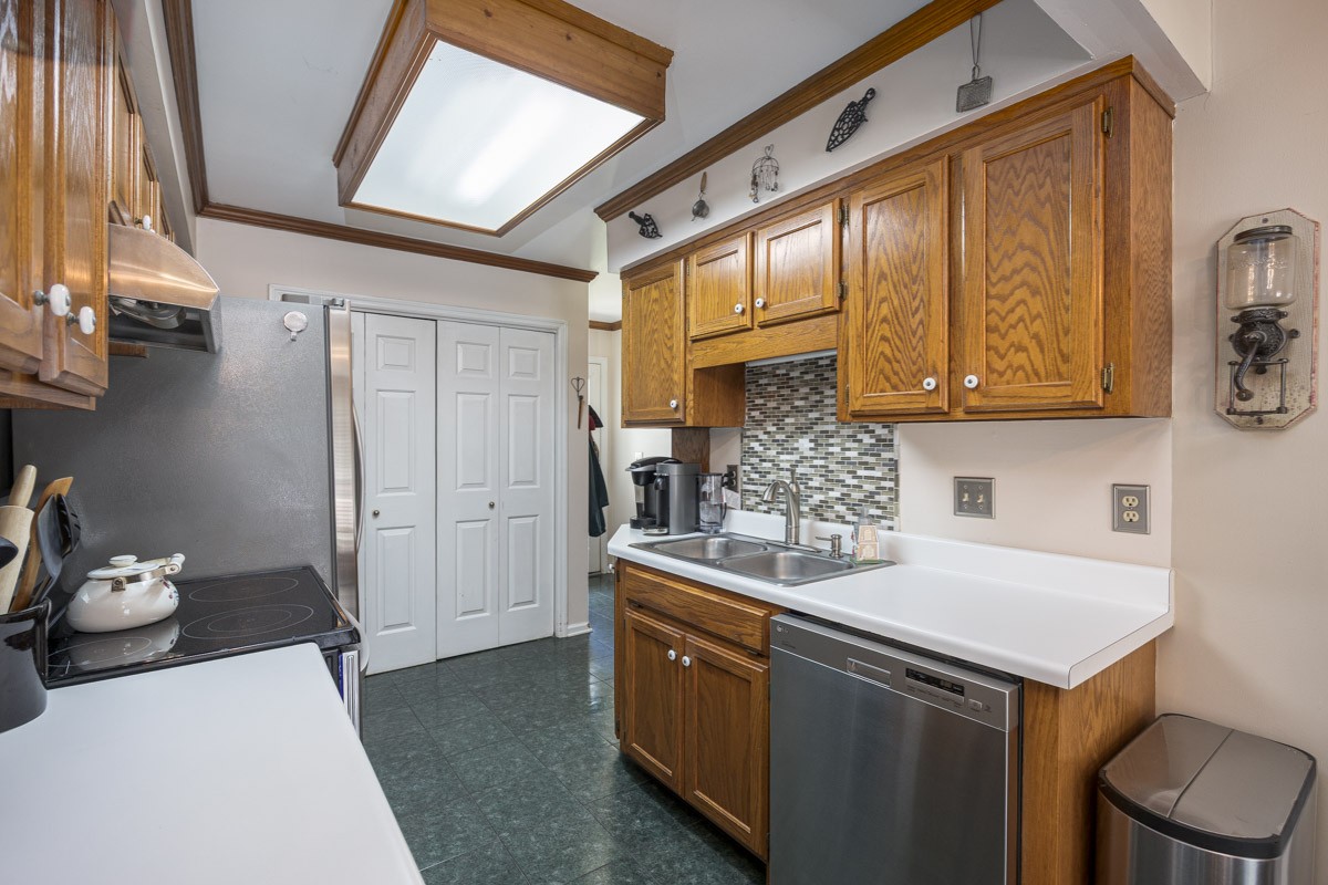 2858 Iroquois Dr
