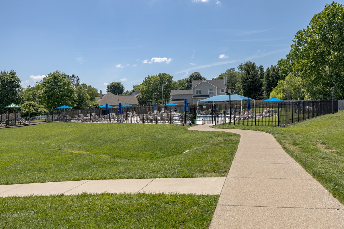 2858 Iroquois Dr