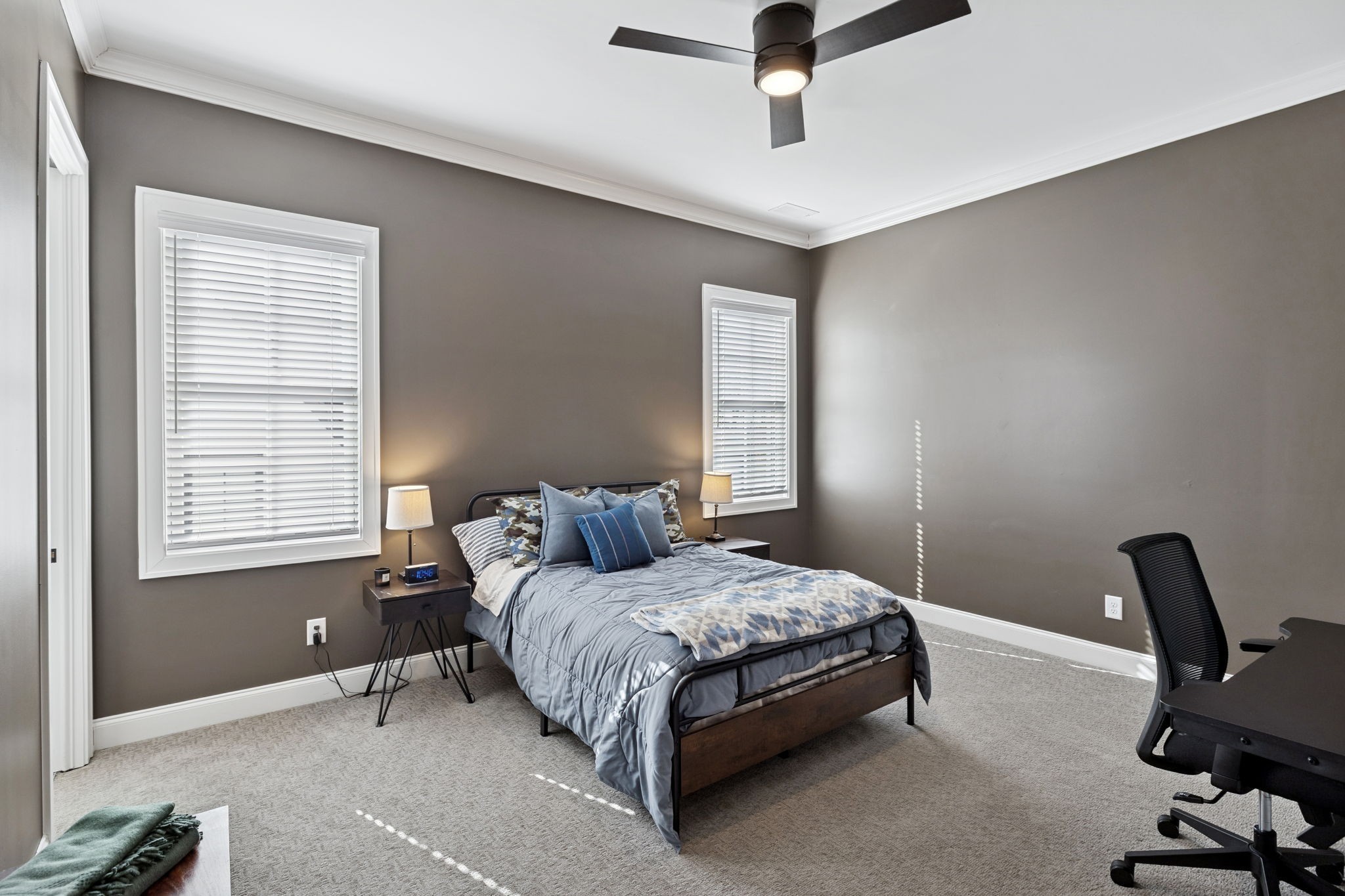 1542 Amesbury Ln