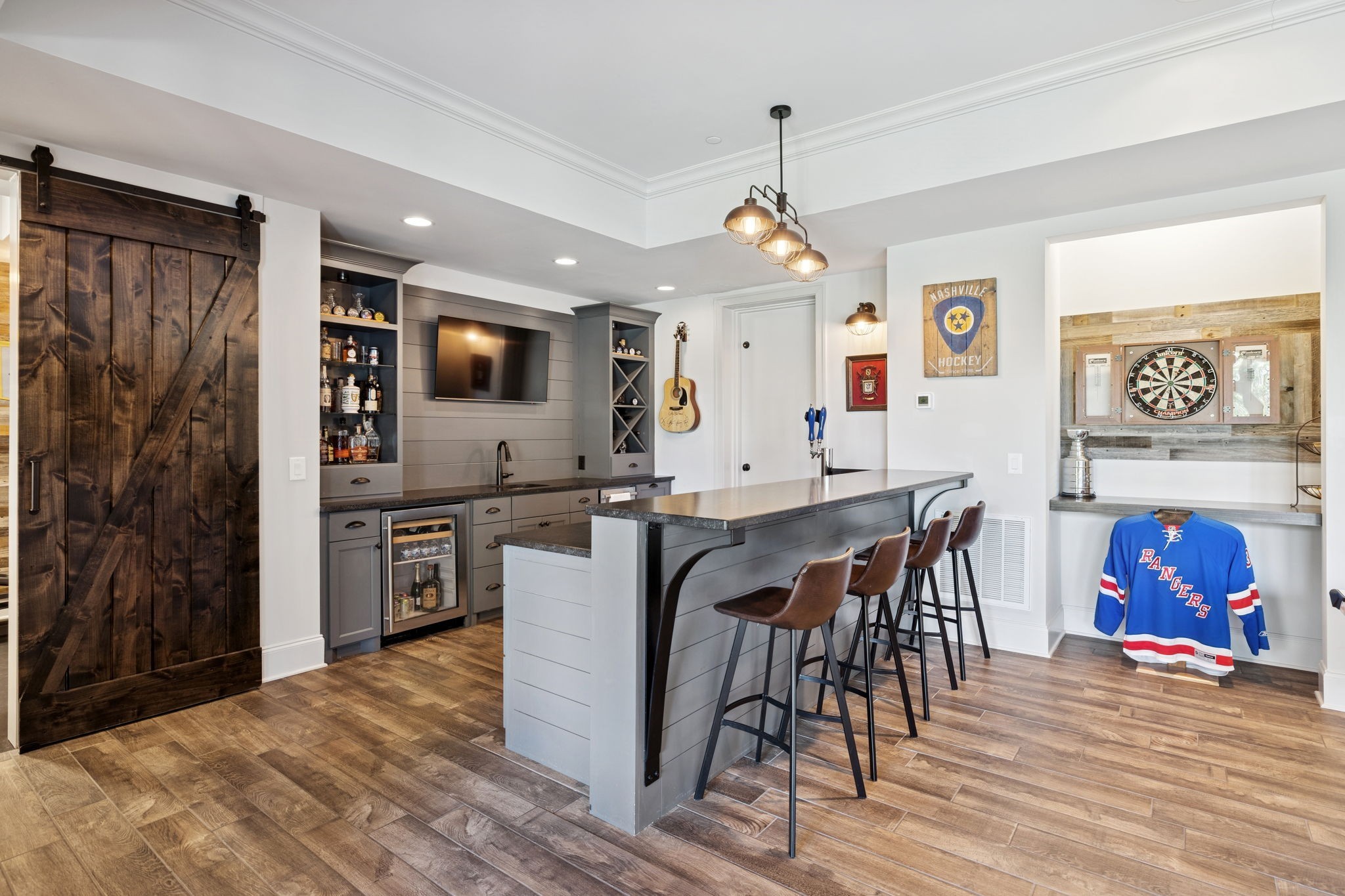 1542 Amesbury Ln