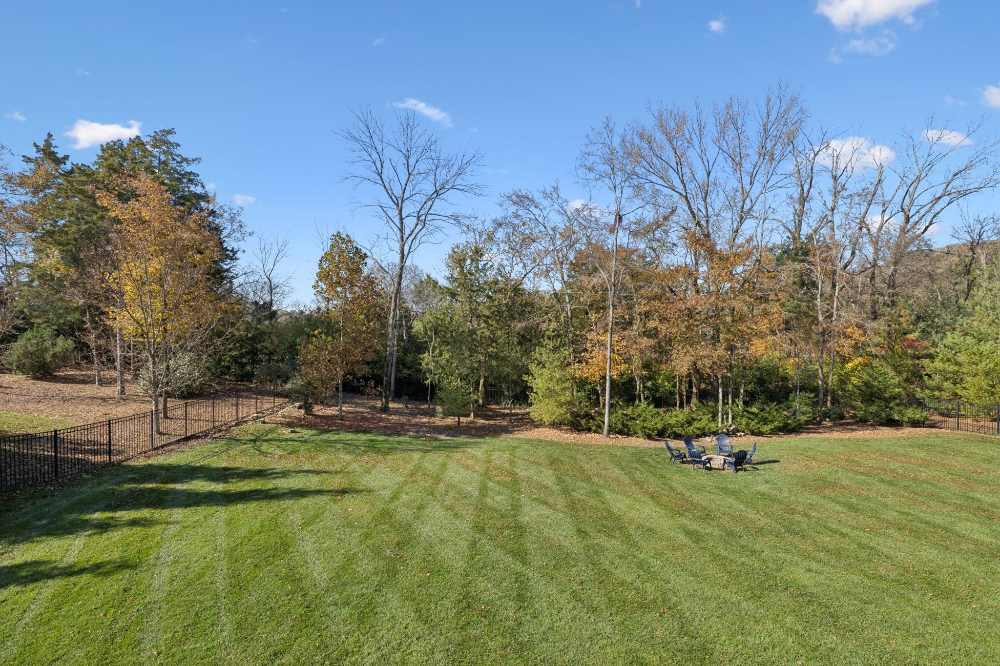 1542 Amesbury Ln