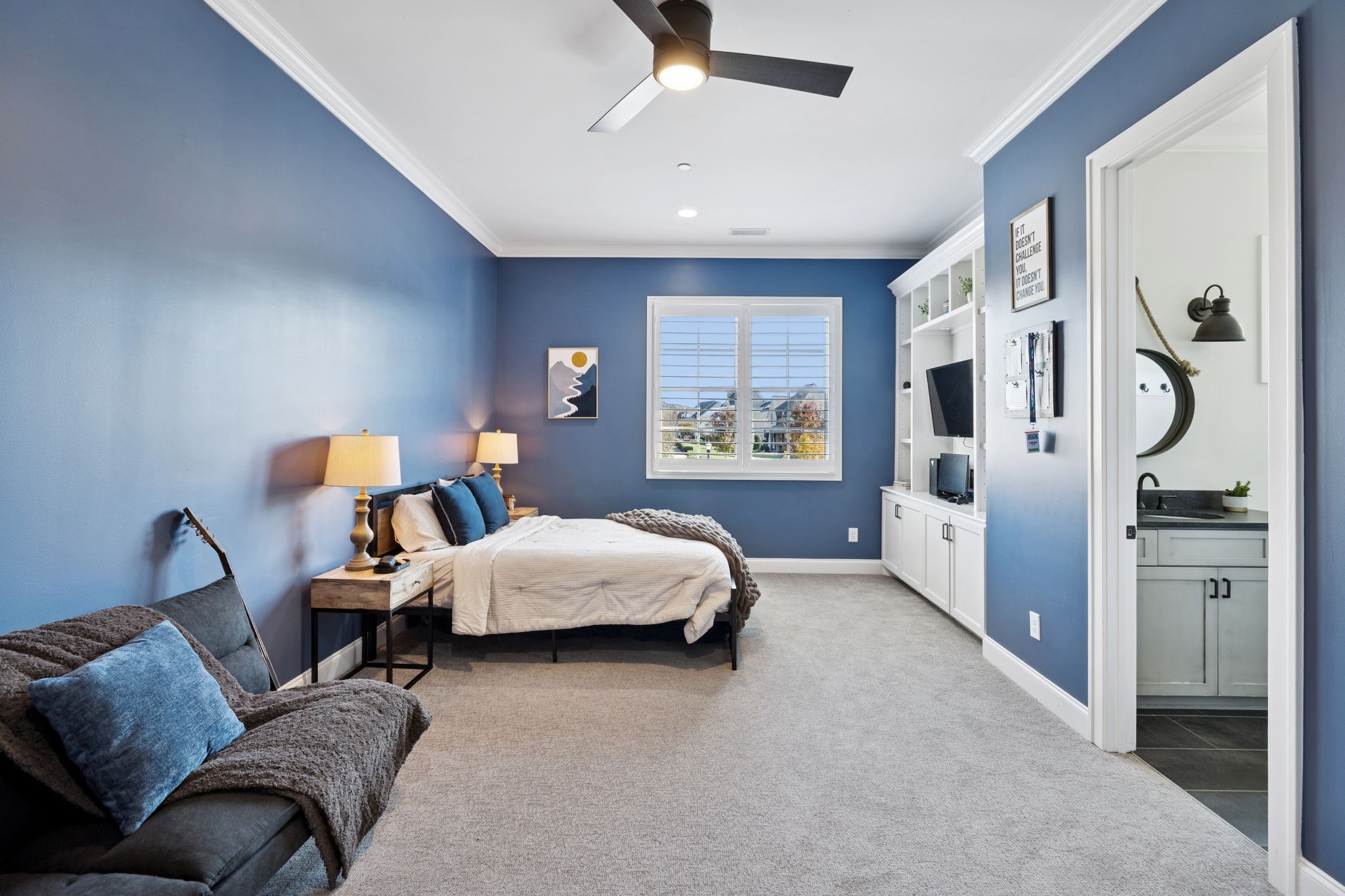 1542 Amesbury Ln