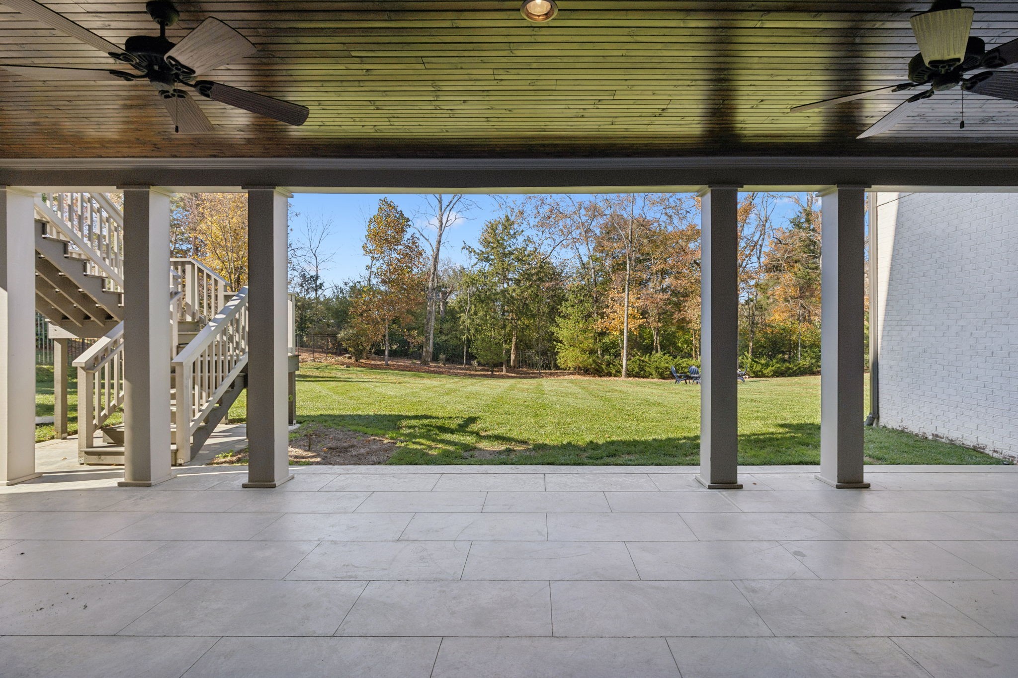 1542 Amesbury Ln