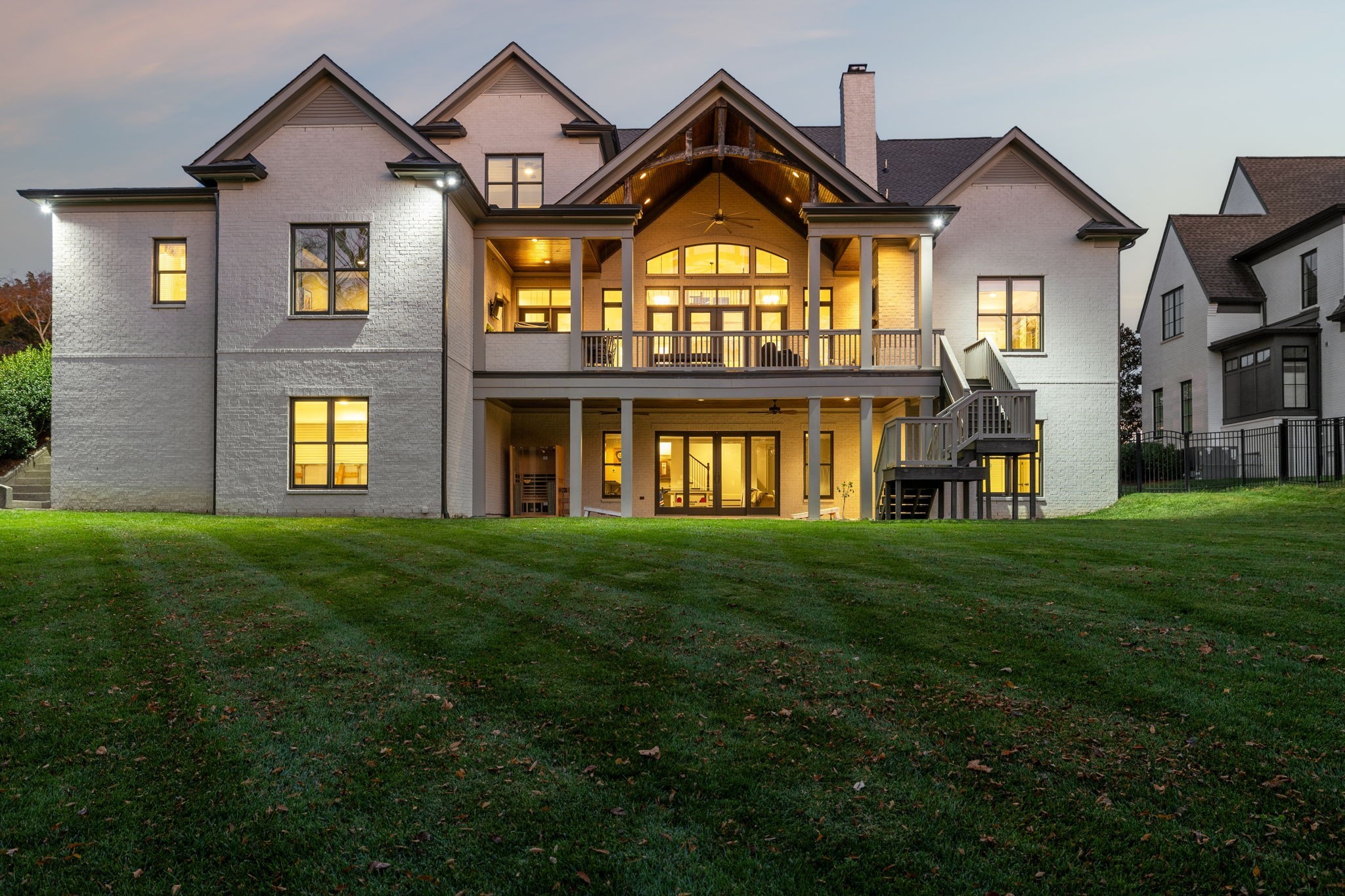 1542 Amesbury Ln