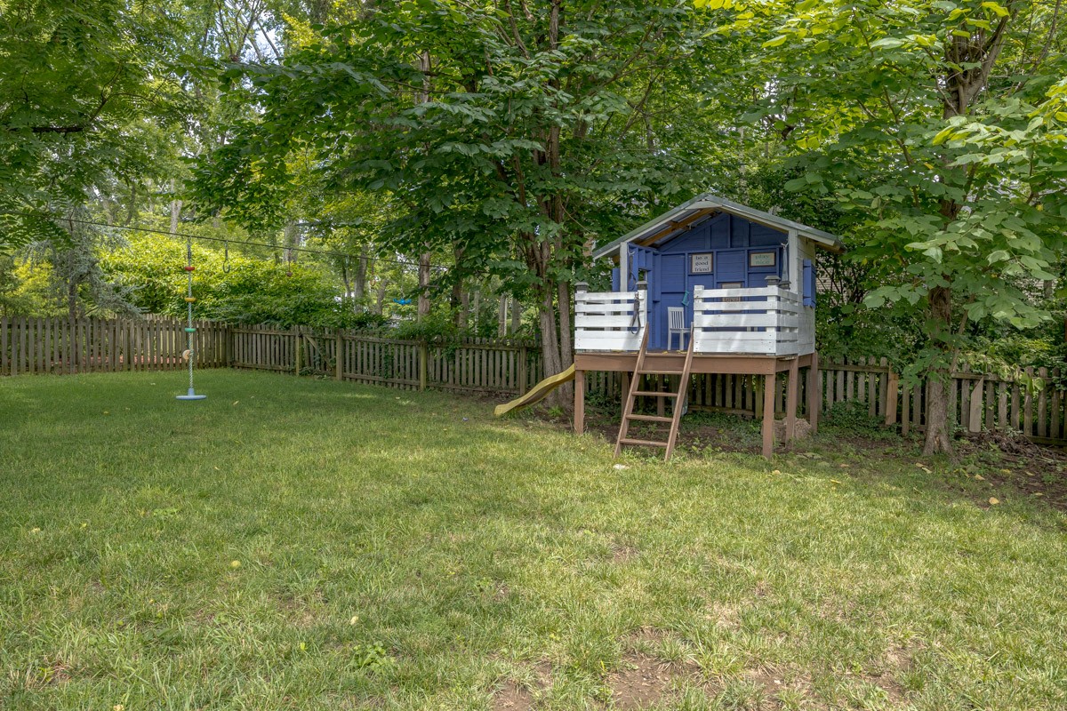 4408B Lealand Ln