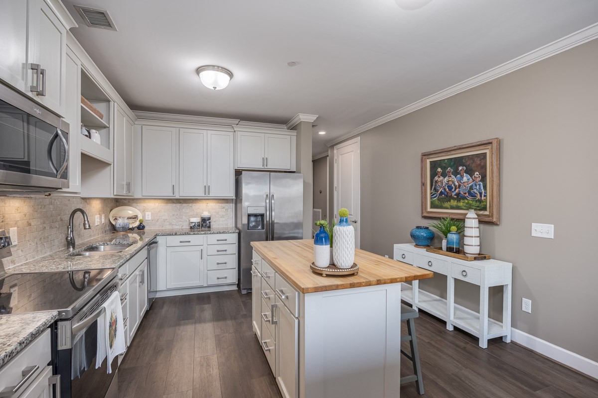 6051 Rural Plains Cir Unit: 202