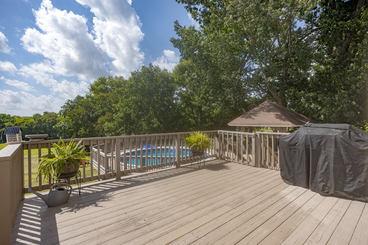 1376 Hunter Road