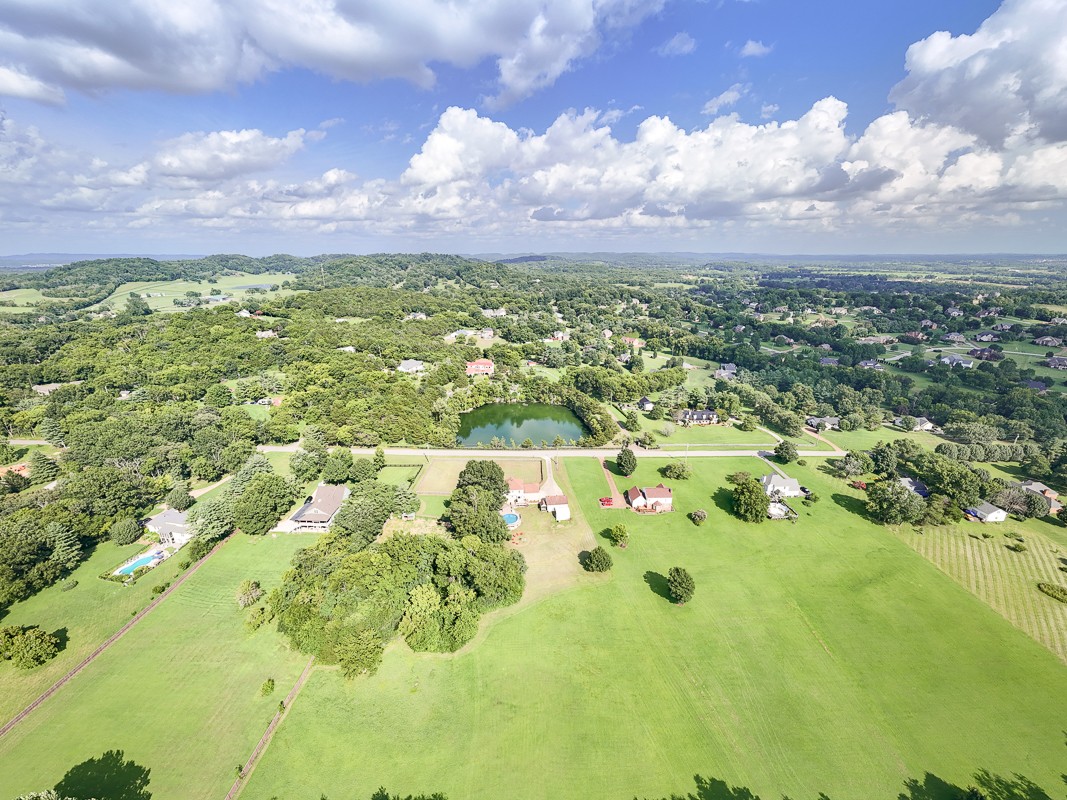 1376 Hunter Road