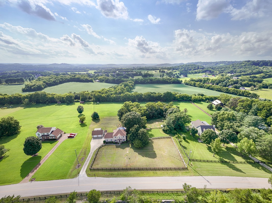 1376 Hunter Road