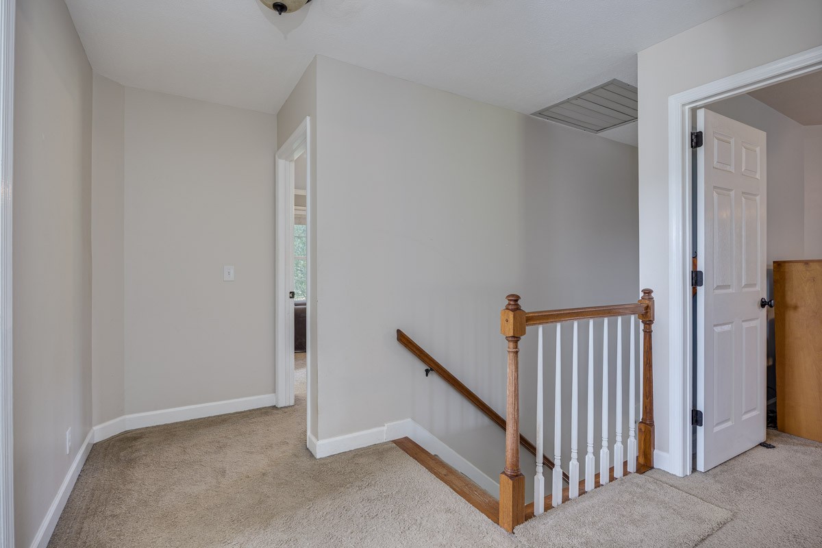 1376 Hunter Road