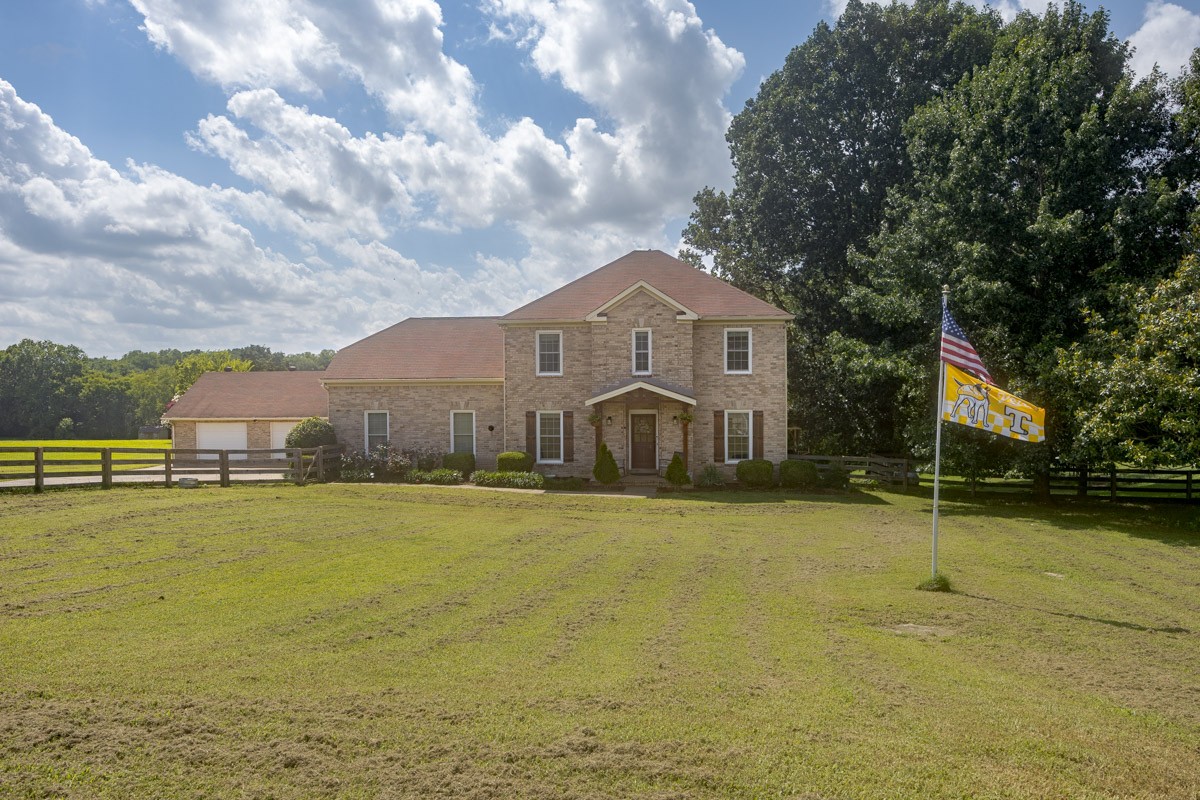 1376 Hunter Road