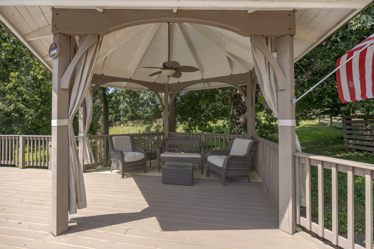 1376 Hunter Road