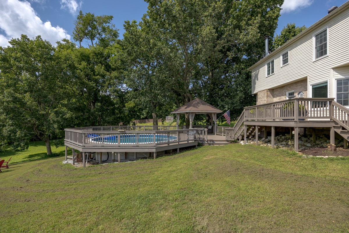 1376 Hunter Road