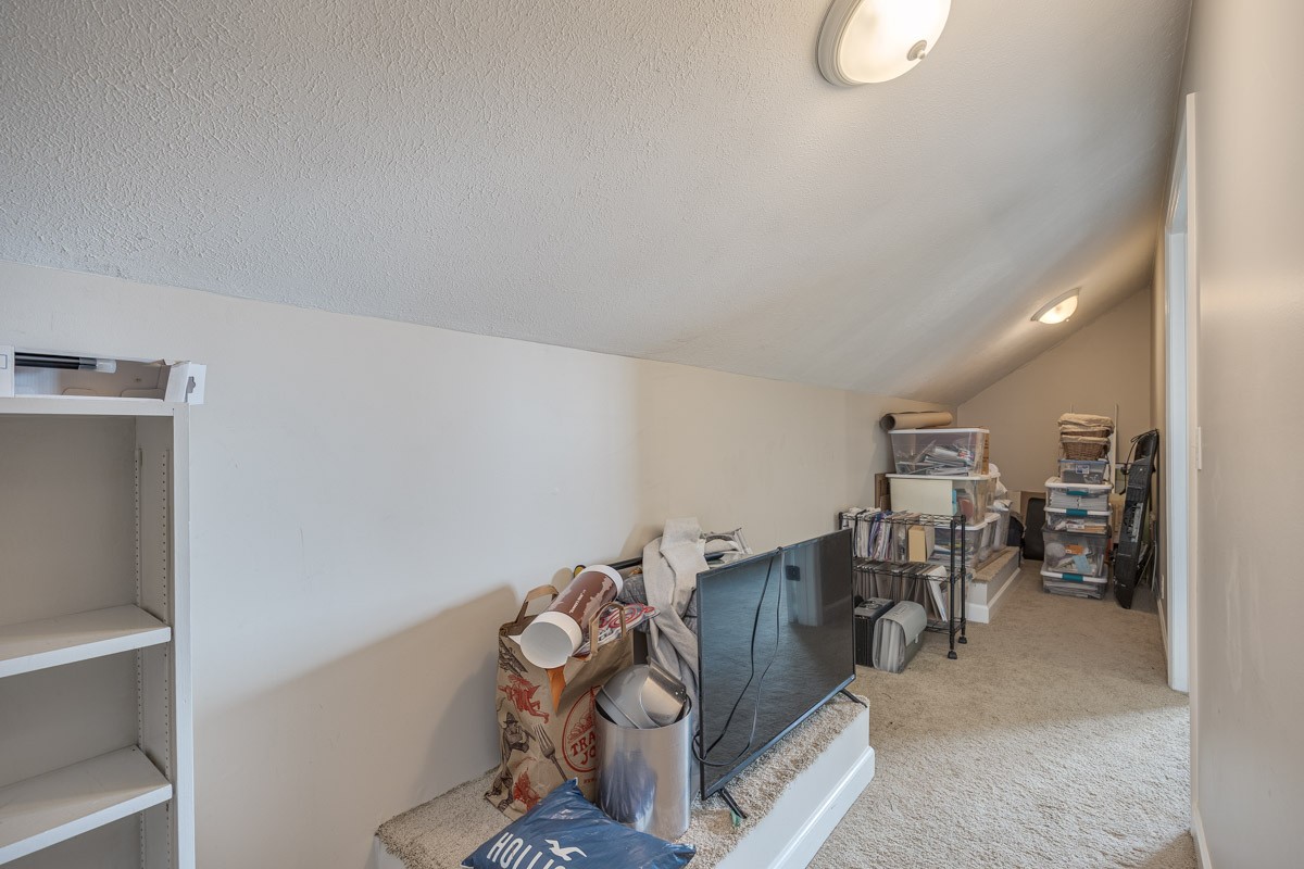 1376 Hunter Road