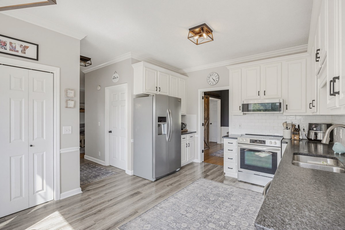 1376 Hunter Road