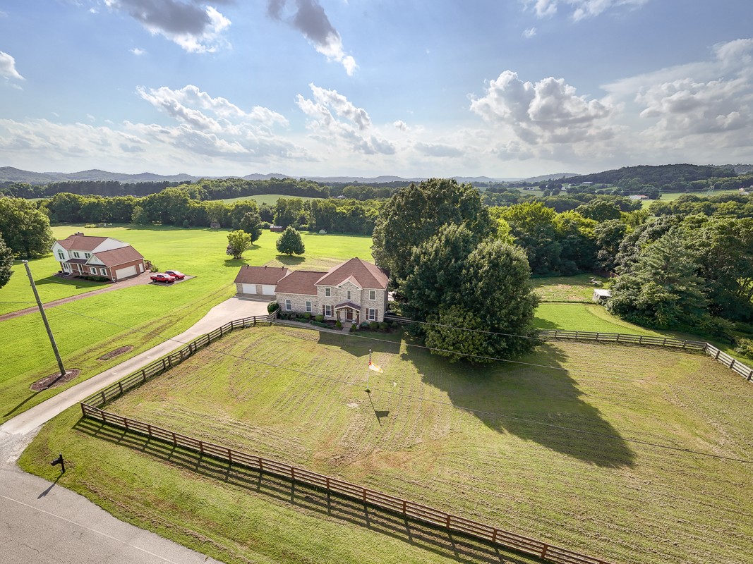 1376 Hunter Road