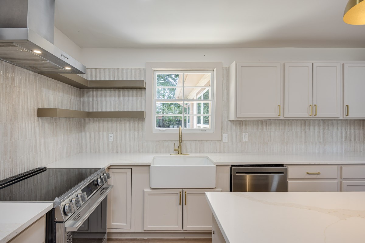 1707 Hillsboro Rd