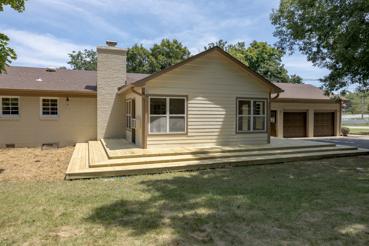 1707 Hillsboro Rd