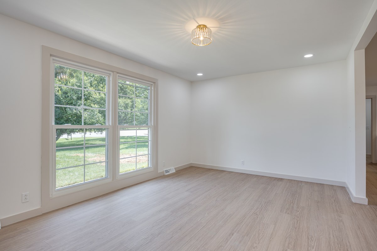 1707 Hillsboro Rd