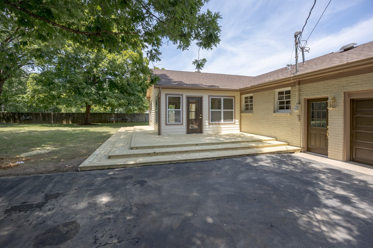 1707 Hillsboro Rd