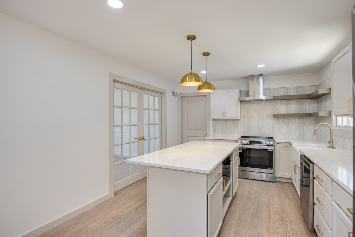1707 Hillsboro Rd