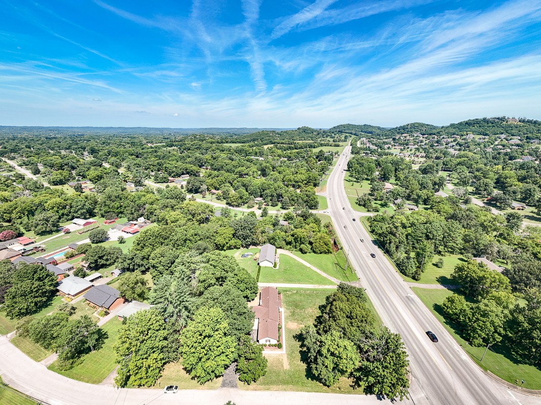 1707 Hillsboro Rd