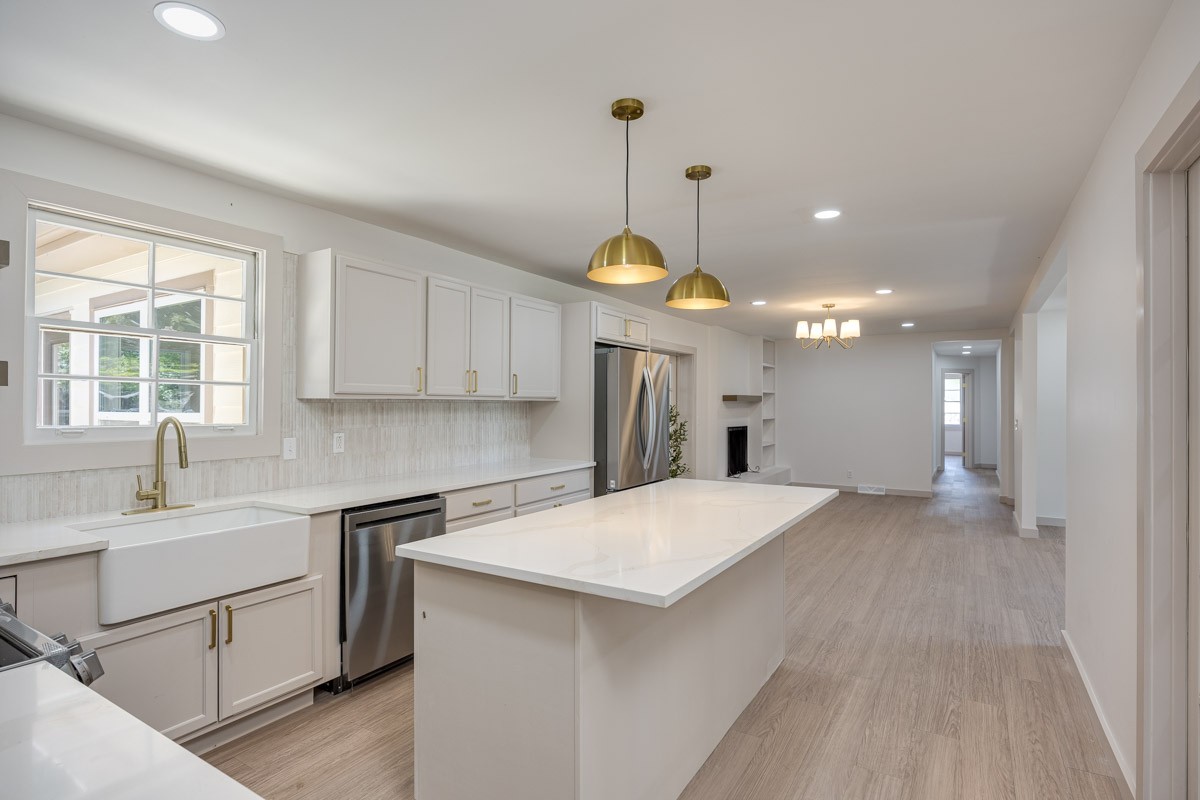 1707 Hillsboro Rd