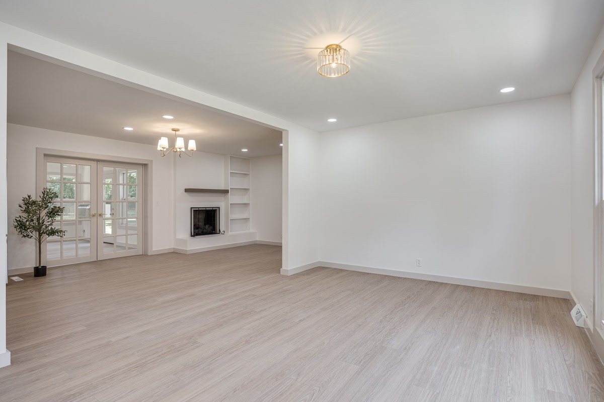 1707 Hillsboro Rd