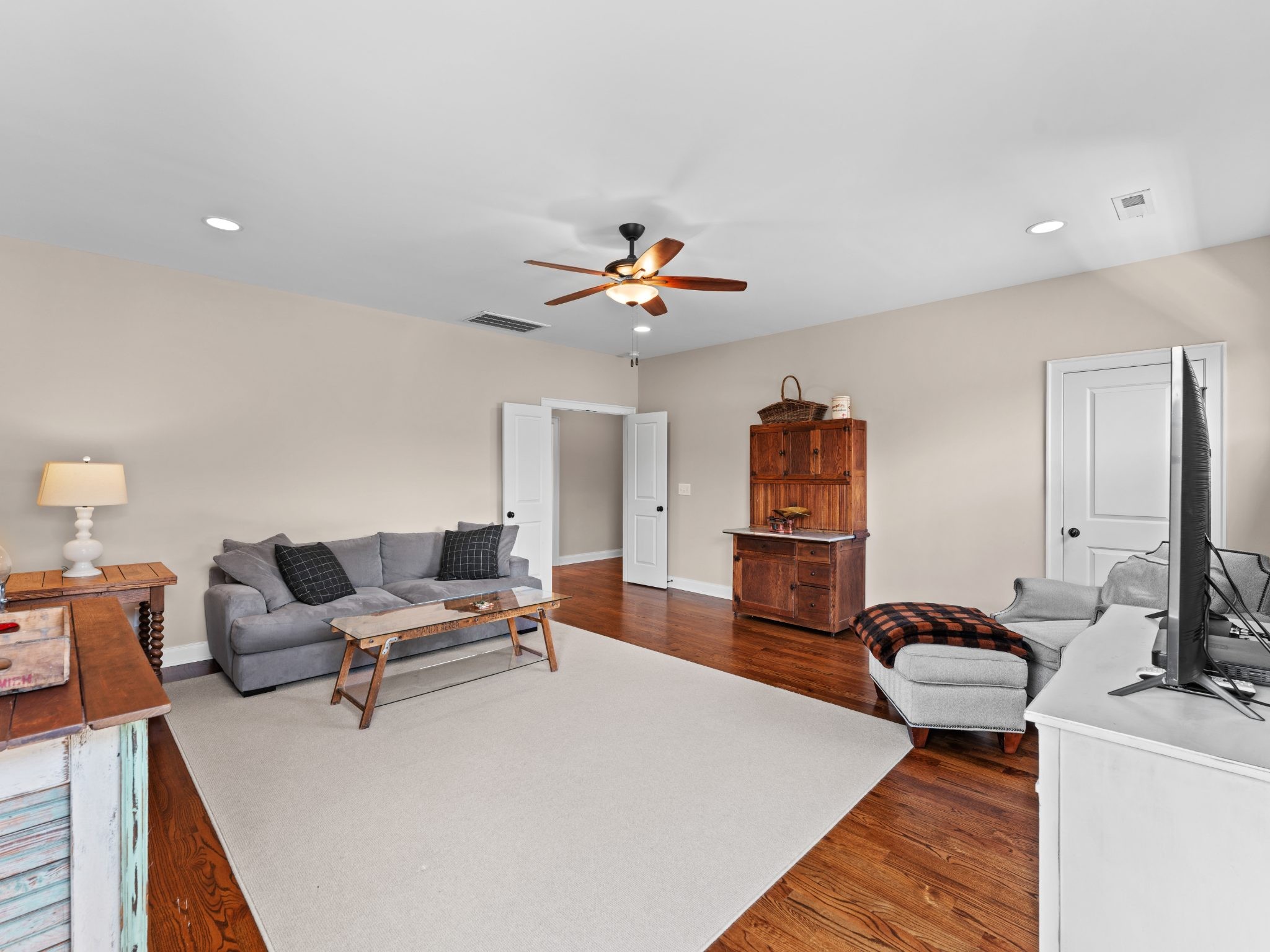3404 Colebrook Dr