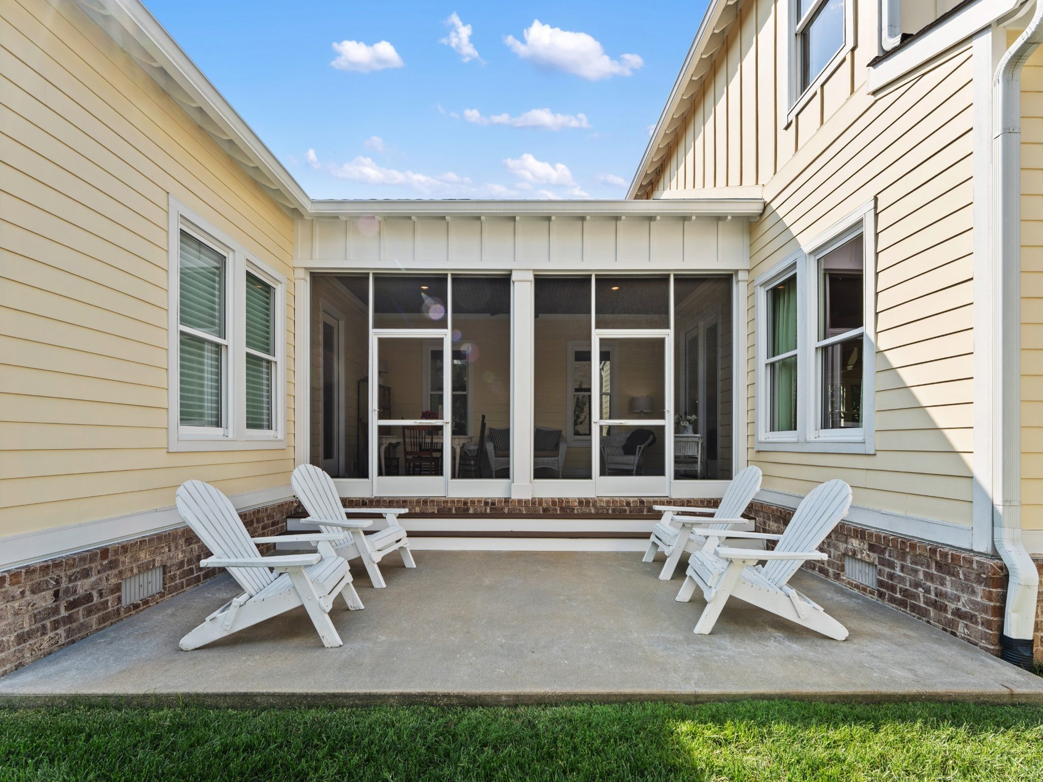 3404 Colebrook Dr