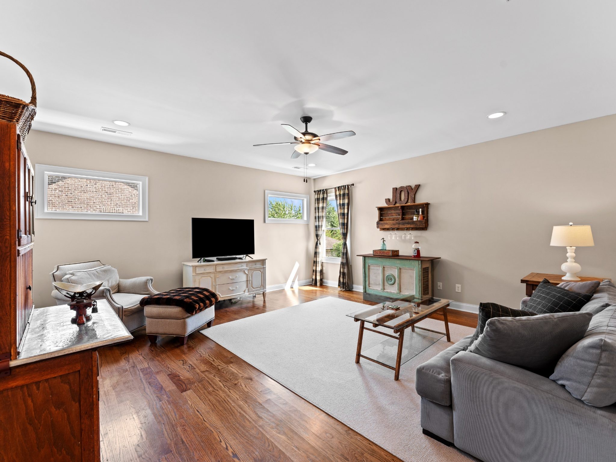 3404 Colebrook Dr