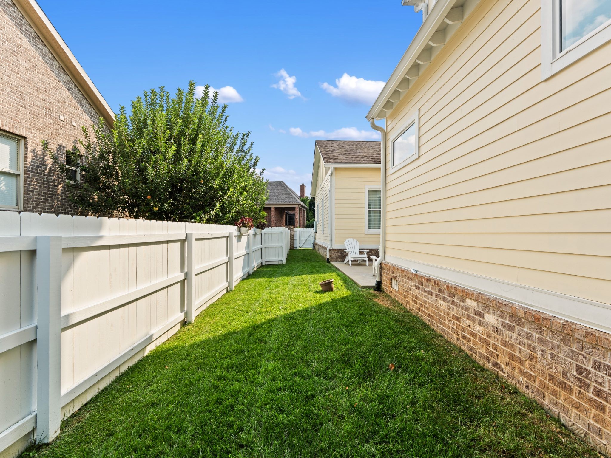 3404 Colebrook Dr