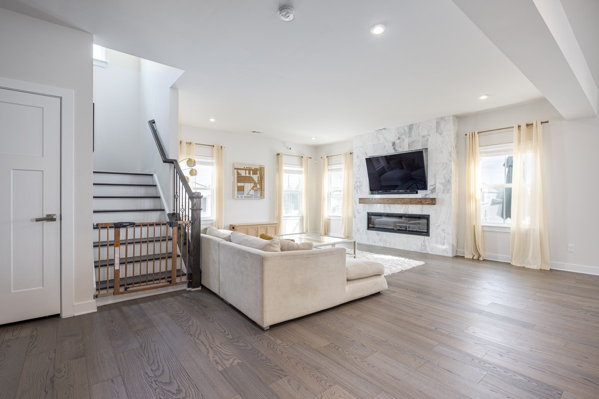 807 Raintree Dr