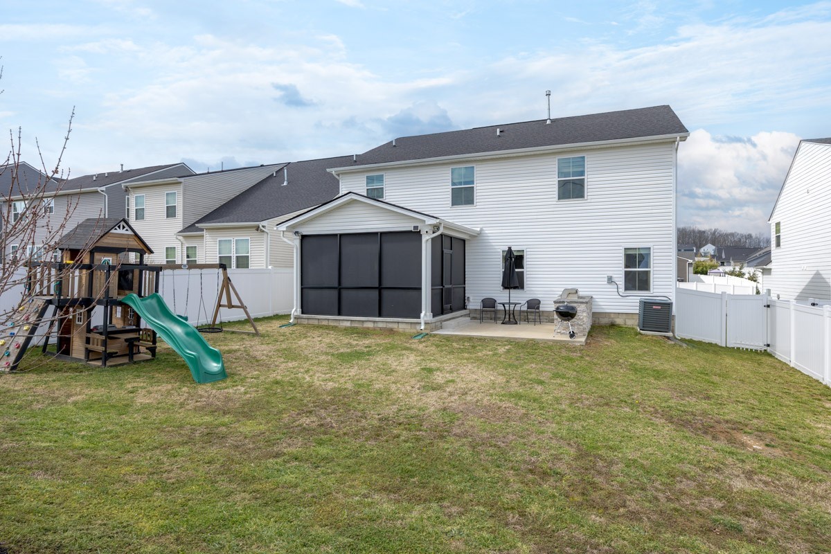 807 Raintree Dr