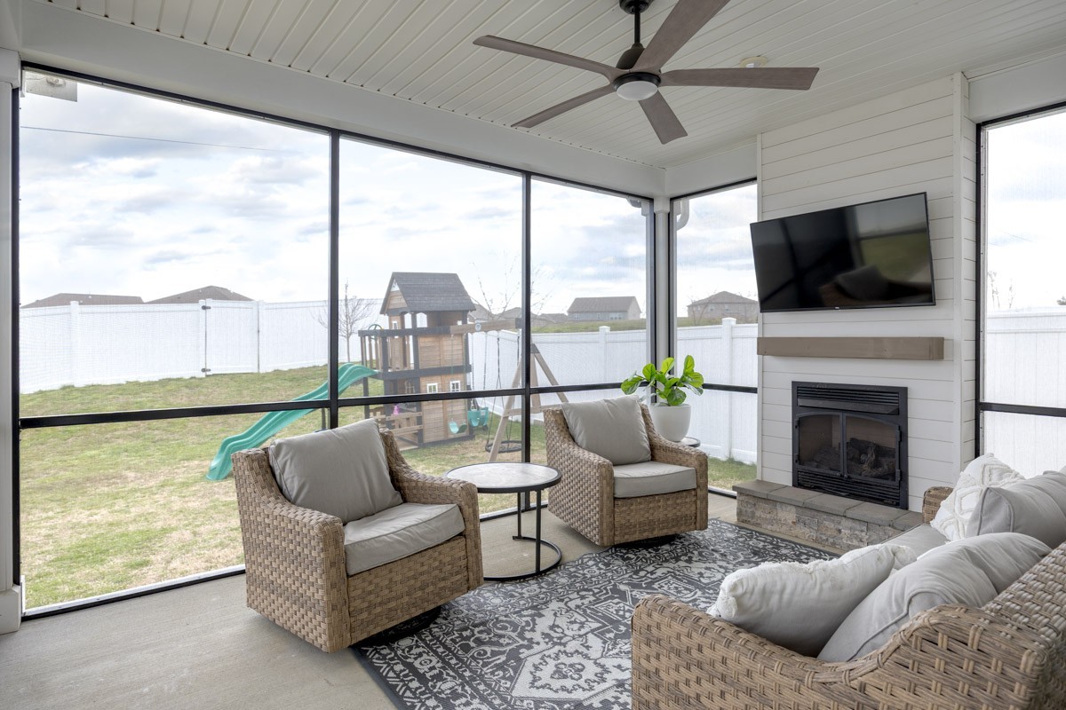 807 Raintree Dr
